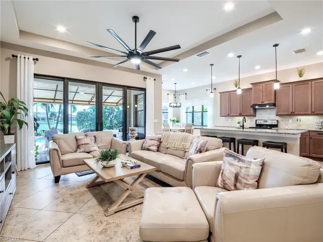 9290  Shadow Oak  LN, Naples, FL 34120