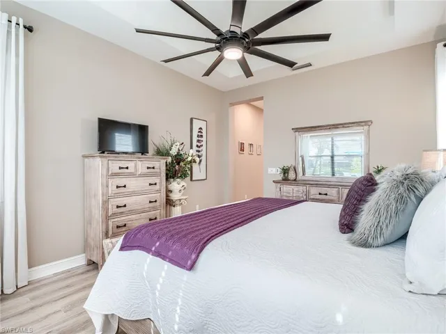 9290  Shadow Oak  LN, Naples, FL 34120