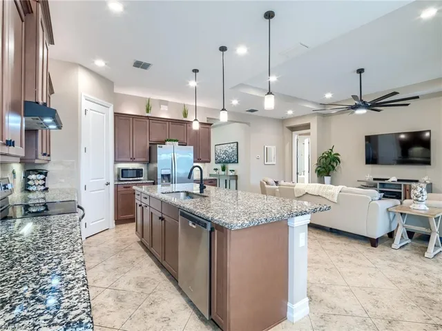 9290  Shadow Oak  LN, Naples, FL 34120