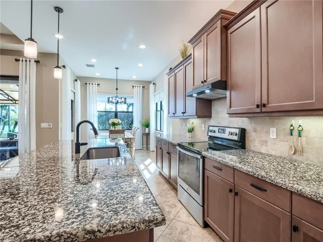 9290  Shadow Oak  LN, Naples, FL 34120