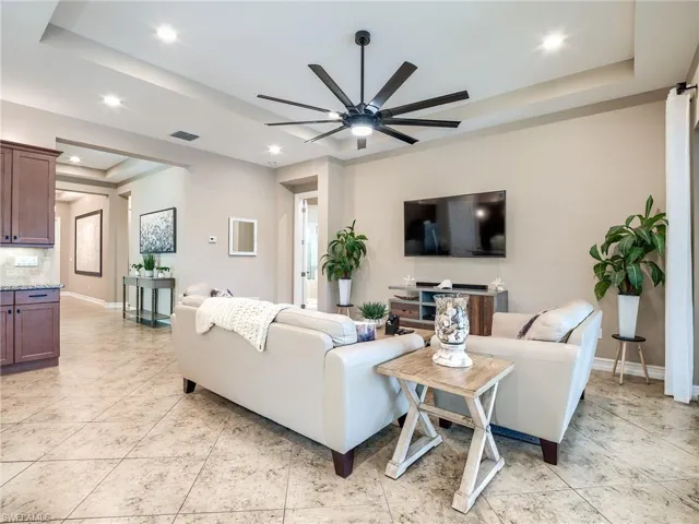 9290  Shadow Oak  LN, Naples, FL 34120
