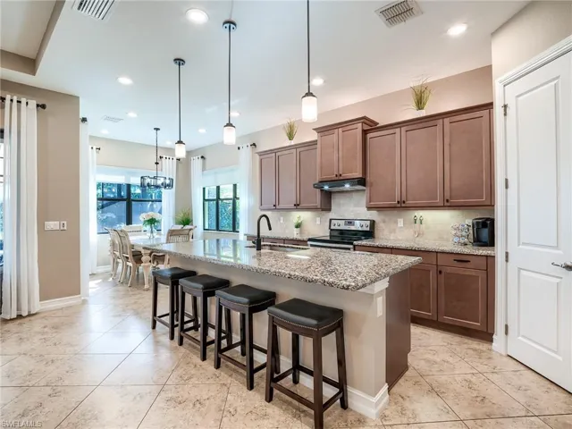9290  Shadow Oak  LN, Naples, FL 34120