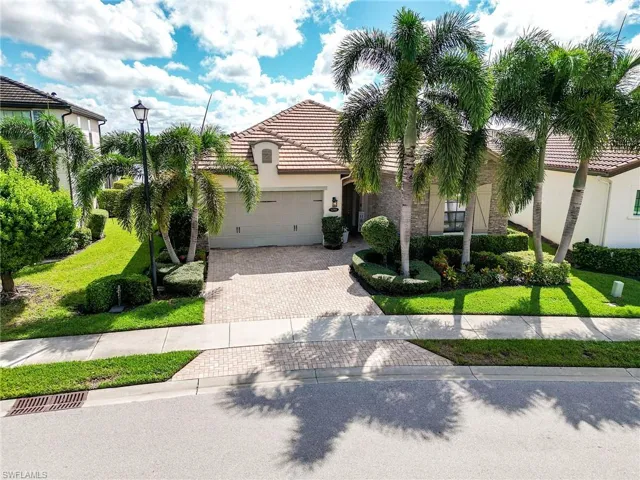 9290  Shadow Oak  LN, Naples, FL 34120