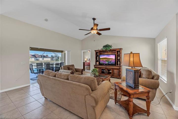 427 SE 23rd TER, CAPE CORAL FL 33990