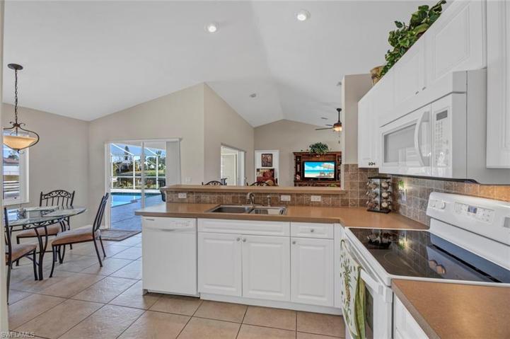 427 SE 23rd TER, CAPE CORAL FL 33990