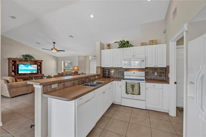 427 SE 23rd TER, CAPE CORAL FL 33990