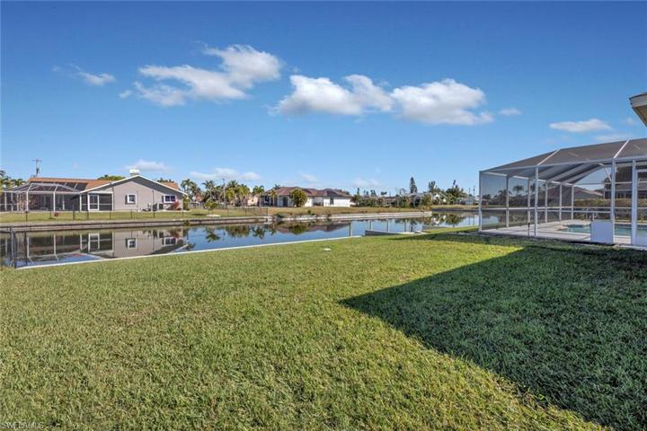 427 SE 23rd TER, CAPE CORAL FL 33990