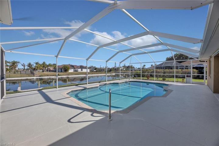 427 SE 23rd TER, CAPE CORAL FL 33990