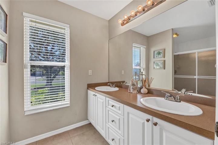 427 SE 23rd TER, CAPE CORAL FL 33990