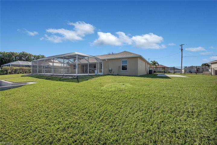 427 SE 23rd TER, CAPE CORAL FL 33990