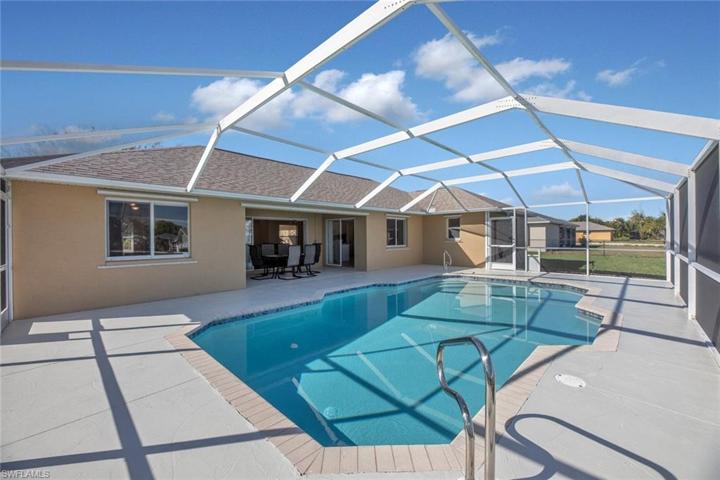 427 SE 23rd TER, CAPE CORAL FL 33990