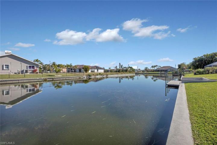 427 SE 23rd TER, CAPE CORAL FL 33990