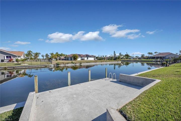 427 SE 23rd TER, CAPE CORAL FL 33990
