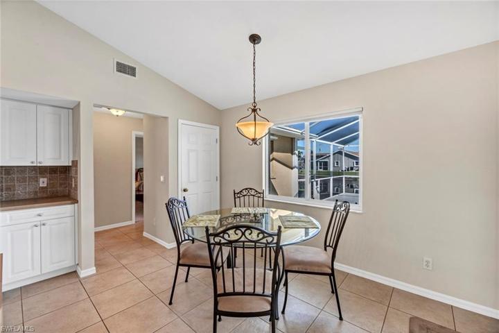 427 SE 23rd TER, CAPE CORAL FL 33990