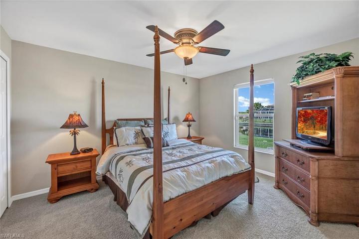 427 SE 23rd TER, CAPE CORAL FL 33990