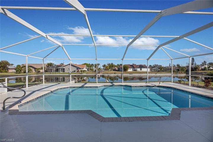 427 SE 23rd TER, CAPE CORAL FL 33990