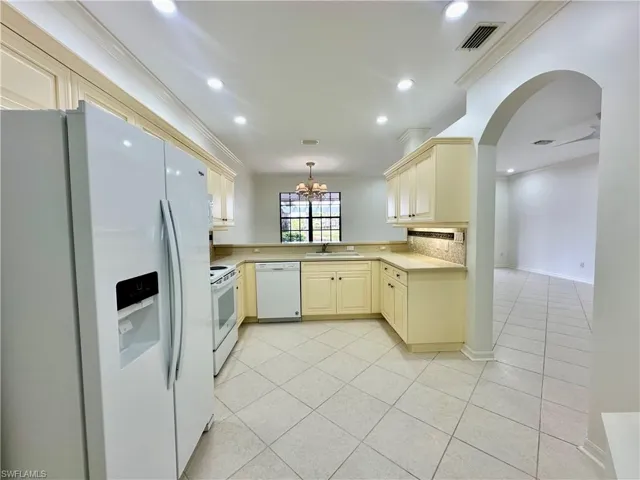 15031 Summit Place Cir 42, Naples, Florida 34119