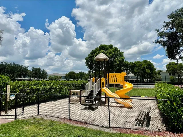 15031 Summit Place Cir 42, Naples, Florida 34119