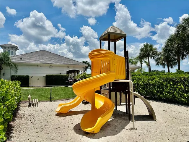 15031 Summit Place Cir 42, Naples, Florida 34119