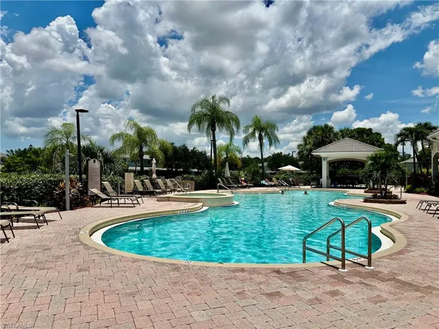 15031 Summit Place Cir 42, Naples, Florida 34119