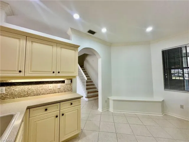 15031 Summit Place Cir 42, Naples, Florida 34119