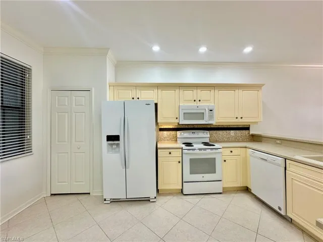 15031 Summit Place Cir 42, Naples, Florida 34119