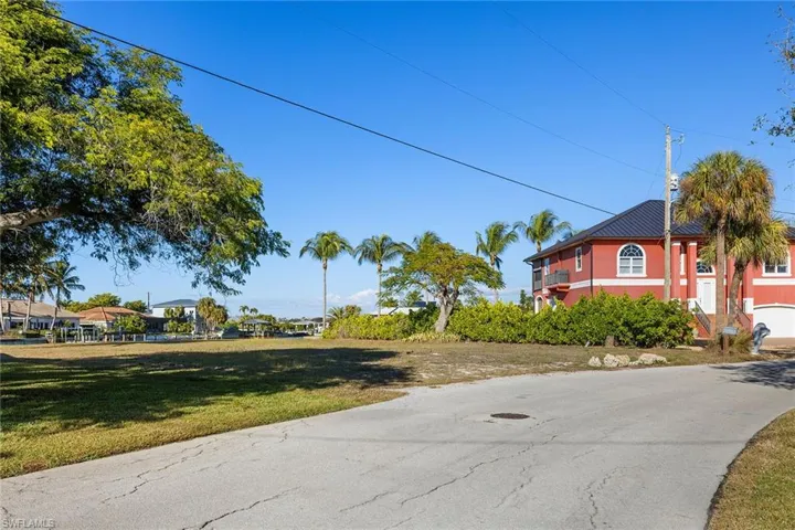271 Randy Ln, Fort Myers Beach, Florida 33931