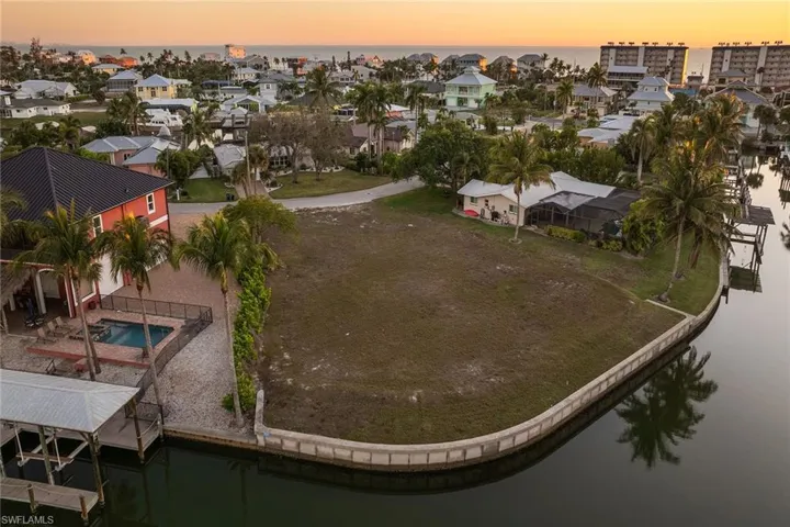 271 Randy Ln, Fort Myers Beach, Florida 33931
