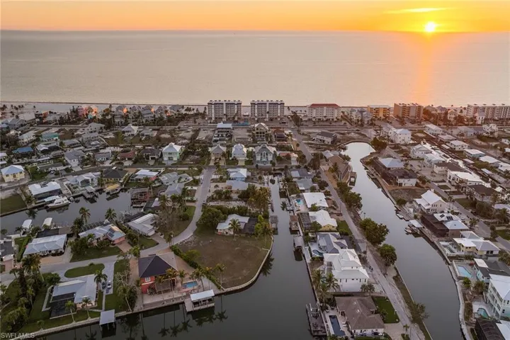 271 Randy Ln, Fort Myers Beach, Florida 33931