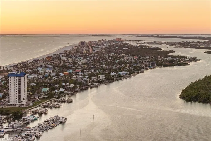 271 Randy Ln, Fort Myers Beach, Florida 33931