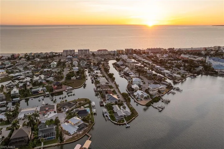 271 Randy Ln, Fort Myers Beach, Florida 33931