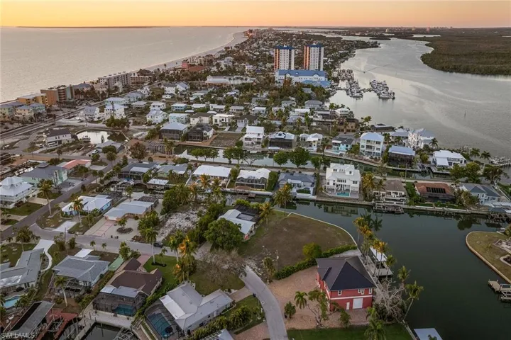 271 Randy Ln, Fort Myers Beach, Florida 33931