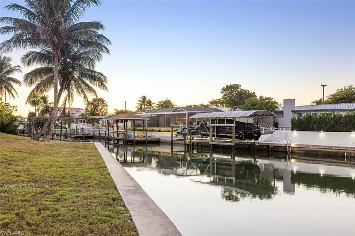 271 Randy Ln, Fort Myers Beach, Florida 33931