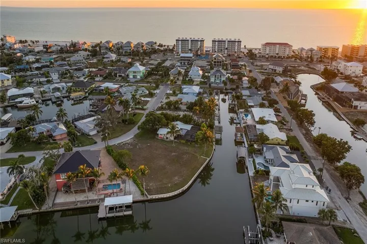 271 Randy Ln, Fort Myers Beach, Florida 33931