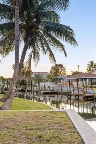 271 Randy Ln, Fort Myers Beach, Florida 33931
