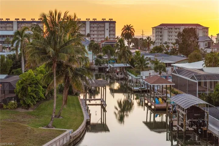271 Randy Ln, Fort Myers Beach, Florida 33931