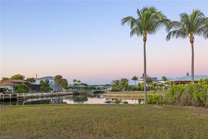 271 Randy Ln, Fort Myers Beach, Florida 33931