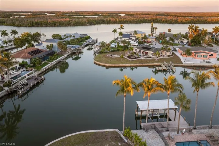 271 Randy Ln, Fort Myers Beach, Florida 33931