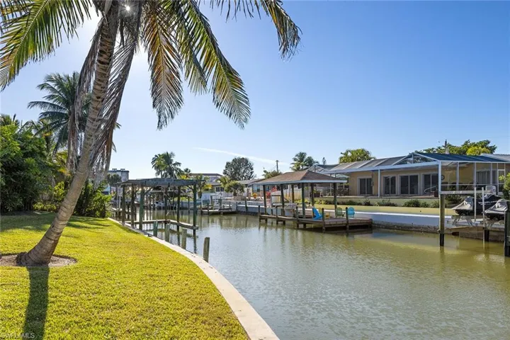 271 Randy Ln, Fort Myers Beach, Florida 33931