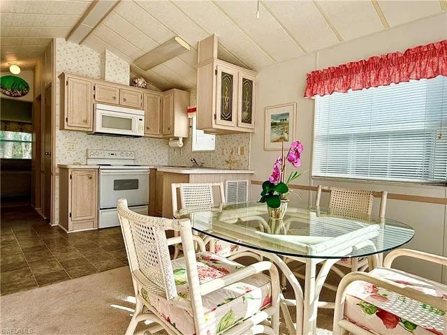 193 Panther Pass Cir 193, Naples, Florida 34114