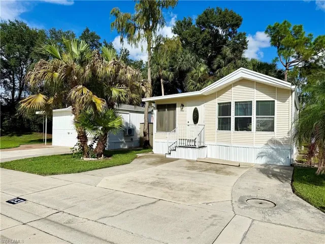 193 Panther Pass Cir 193, Naples, Florida 34114