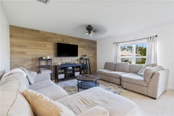 3454 NE 10th  PL, Cape Coral, FL 33909