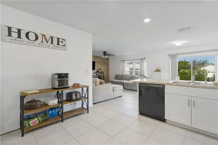 3454 NE 10th  PL, Cape Coral, FL 33909