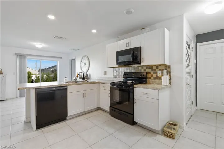 3454 NE 10th  PL, Cape Coral, FL 33909