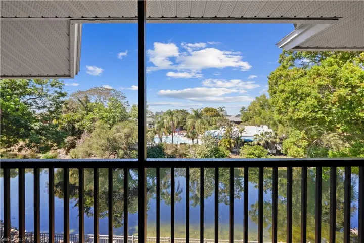 600 Neapolitan Way # 343, Naples Fl 34103