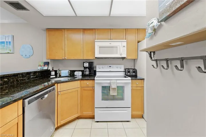 600 Neapolitan Way # 343, Naples Fl 34103