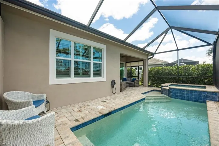 6419  Negril Isle  DR, Naples, FL 34113