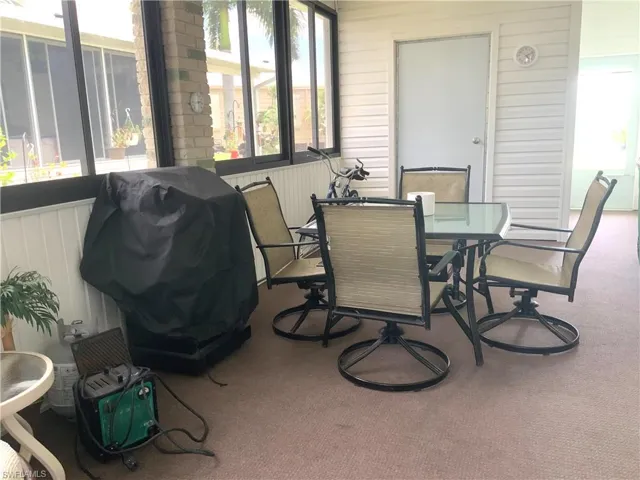 Al Fresco dining area in screened side lanai