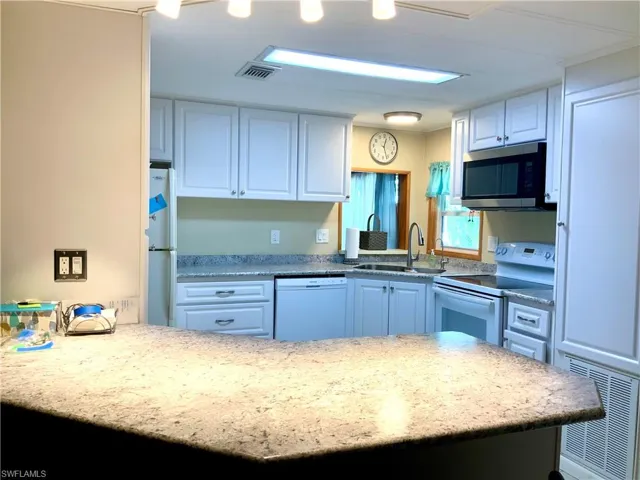 Service bar between kitchen & dining.