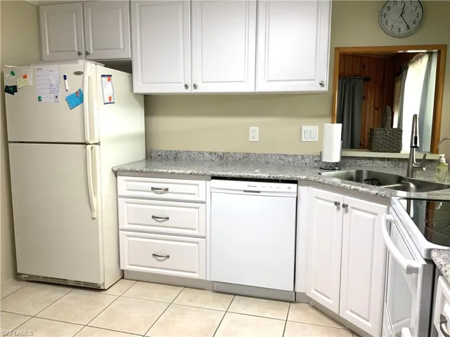 Nice kitchen with fridge, dbl sinks, range, DW & storage